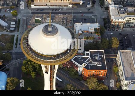 Untertasse geformtes Top-Haus von oben. Space Needle, Seattle, Usa. Architekt: Olson Kständig, 2020. Stockfoto