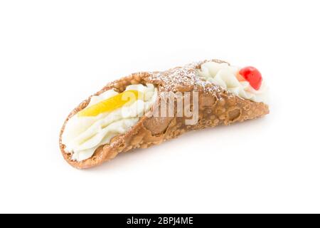 Typisch sizilianisches Dessert, Cannoli, mit kandierten Früchten. Stockfoto