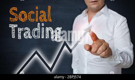 Social trading Konzept Touchscreen wird von Menschen betrieben. Stockfoto