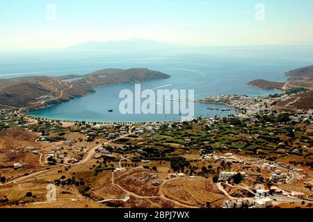 Griechenland, Insel Serifos, Blick auf Livadi, den Hafen von Serifos. Stockfoto