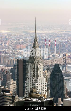 Luftaufnahme der berühmten Krone des Chrysler Building auf der 405 Lexington Avenue in Midtown Manhattan, New York City, USA Stockfoto