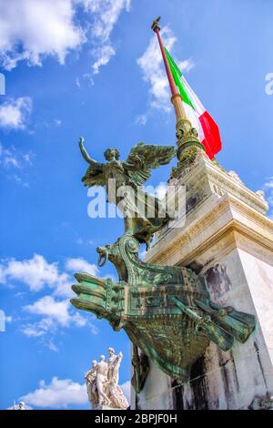 Bronzestatue eines symbolischen Frieden Angel über'Altare della Patria", Altar des Vaterlandes Stockfoto