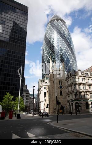 Die Straßen in der City of London sind unheimlich ruhig und still und leer, während die Blockierung andauert und die Menschen die Botschaft des Aufenthalts zu Hause in der Hauptstadt am 11. Mai 2020 in London, England, Großbritannien, beobachten. Coronavirus oder Covid-19 ist eine neue Atemwegserkrankung, die bisher beim Menschen nicht beobachtet wurde. Während ein Großteil oder Europa in die Blockierung gebracht wurde, hat die britische Regierung nun eine leichte Lockerung der strengen Regeln als Teil ihrer langfristigen Strategie angekündigt, insbesondere der sozialen Distanzierung. Stockfoto