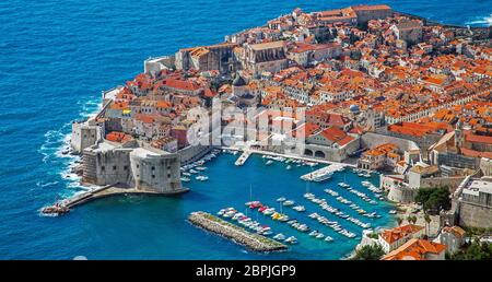 Blick auf den Hafen und die Altstadt von Dubrovnik Kroatien Stockfoto