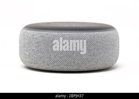 Echo Dot (3. Generation) - Smart-Lautsprecher mit Alexa - Anthrazit Stoff Stockfoto