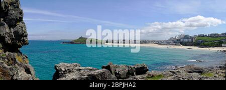 Panoramabild von Porthmeor Beach, St. Ives. Stockfoto