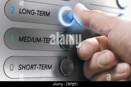 Man drückt einen Aufzug Tasten, wo es langfristig geschrieben wird. Anlagekonzept. Das zusammengesetzte Bild zwischen einer hand Fotografie und 3D-Hintergrund. Stockfoto