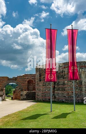Gamzigrad, Zajecar / Serbien - 8. Juli 2019: Eingang zu Gamzigrad (Felix Romuliana), UNESCO-Weltkulturerbe, alten römischen Komplex von Palästen buil Stockfoto