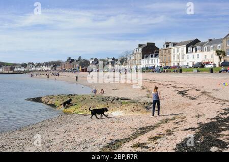 Strand am Meer in Millport auf der Isle of Cumbrae, Schottland, Großbritannien, Europa Stockfoto