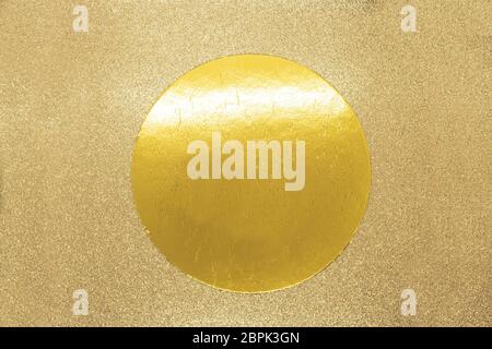Abstrakter Hintergrund von golden glänzenden Handwerk Papier Kreis auf goldenem Hintergrund Stockfoto