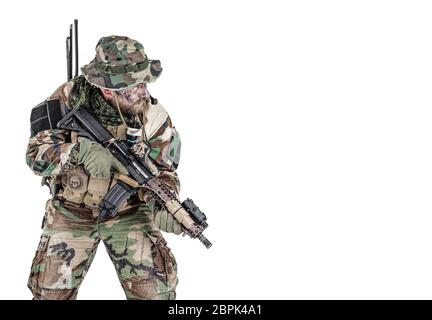 Special forces Usa im Tarnanzug Uniformen Studio gedreht. Halten sie Waffen tragen Jungle Hut, Halstuch Shemagh, bemalten Gesicht, sein Outfit Kleidung Stockfoto