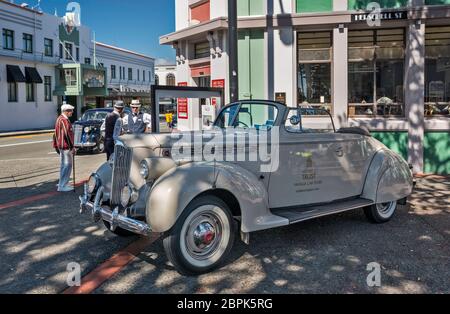 1940 Packard 110 Drophead Coupé, Oldtimer im Art Deco Center, Napier, Hawke's Bay Region, North Island, Neuseeland Stockfoto