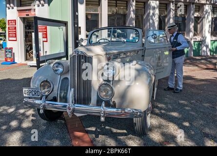 1940 Packard 110 Drophead Coupé, Oldtimer im Art Deco Center, Napier, Hawke's Bay Region, North Island, Neuseeland Stockfoto