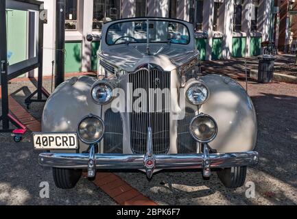 1940 Packard 110 Drophead Coupé, Oldtimer im Art Deco Center, Napier, Hawke's Bay Region, North Island, Neuseeland Stockfoto