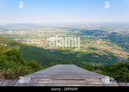 Paragliding-Plattform-Blick von oben. Paragliding, Extremsport Stockfoto