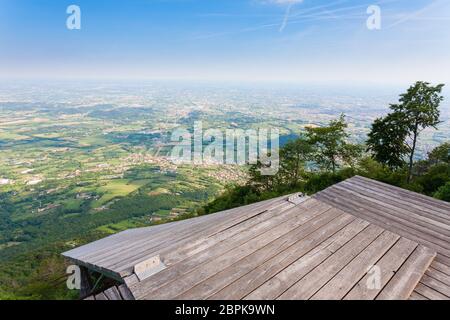 Paragliding-Plattform-Blick von oben. Paragliding, Extremsport Stockfoto