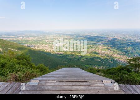 Paragliding-Plattform-Blick von oben. Paragliding, Extremsport Stockfoto