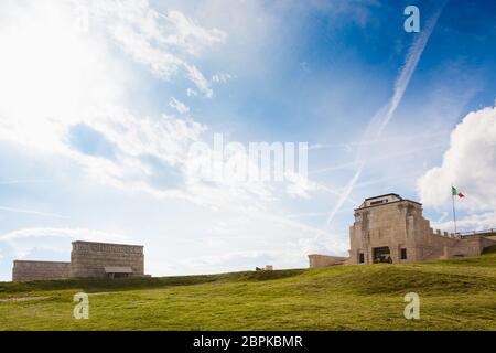 Italienische Wahrzeichen. Ersten Weltkrieg Gedenkstätte von Monte Grappa, Italien. Italienische Alpen Stockfoto