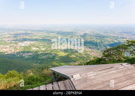 Paragliding-Plattform-Blick von oben. Paragliding, Extremsport Stockfoto