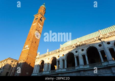 Palladios Basilika Blick bei Sonnenuntergang, Vicenza, Italien. Italienische Wahrzeichen. Andrea Palladio-Architektur Stockfoto