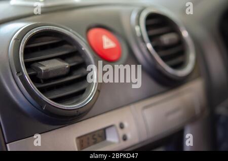 Klimaanlage im Auto. Stockfoto