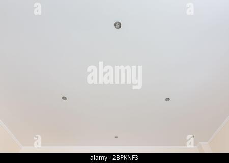 Abgehängte Decke Gipskarton mit integrierten Leds Stockfoto