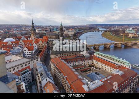 Dresden. Blick auf den Fluss und die Uferpromenade Stockfoto