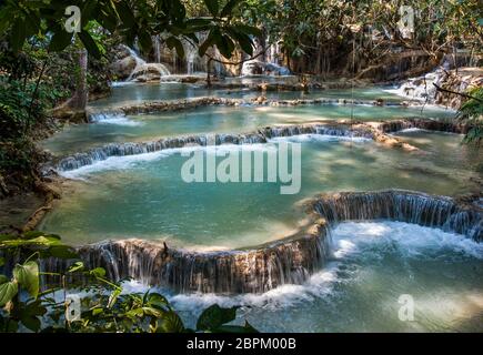 Terrassenförmige Wasserfälle bei den Kuang Xi Fällen in Luang Prabang, Laos, PDR Stockfoto