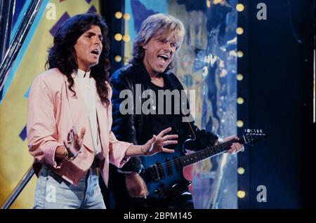 Modern Talking beim WWF Club 1986 - Modern Talking // Thomas anders und Dieter Bohlen (v. l. n. r.) // WDR TV-Show // WWF Club // 1986 Stockfoto