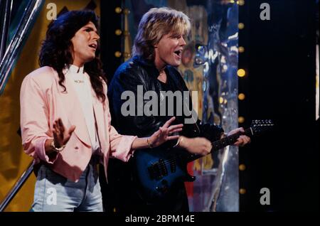 Modern Talking beim WWF Club 1986 - Modern Talking // Thomas anders und Dieter Bohlen (v. l. n. r.) // WDR TV-Show // WWF Club // 1986 Stockfoto