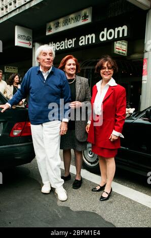 Johannes Heesters - Theater am Dom - 26.04.1999 - Johannes Heesters (links) und Frau Simone Rethel-Heesters (rechts) // Theater am Dom Köln // 26.04.1999 Stockfoto