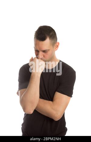 Porträt eines schönen jungen Mannes, der an etwas denkt, Stockfoto