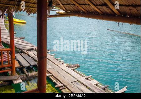 Floating Bungalow in Cheow Lan Lake, Khao Sok, Thailand Stockfoto