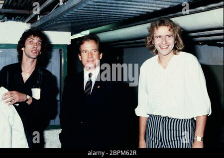 Löwe von Radio Luxemburg - Verleihung - 1999 - der deutsche Fernsehmoderator, Fernsehproduzent, Musiker, Schauspieler, Kabarettist Hugo Egon Balder und der österreichische Moderator und Schauspieler Max Schautzer mit dem deutschen Radio- und Fernsehmoderator/ Schauspieler Thomas Gottschalk (v. l. n. r. ) // Preisvertrieb des Hörfunks bzw. Fernsehpreis 'Löwe von Radio Luxemburg' // 1999 Stockfoto