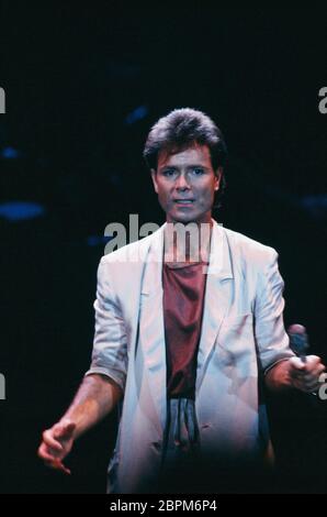 Auftritt von Cliff Richard - 90er Jahre - Auftritt von Cliff Richard // 90er Jahre Stockfoto