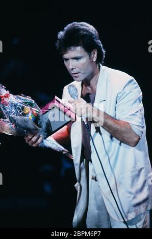 Auftritt von Cliff Richard - 90er Jahre - Auftritt von Cliff Richard // 90er Jahre Stockfoto