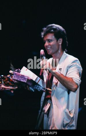 Auftritt von Cliff Richard - 90er Jahre - Auftritt von Cliff Richard // 90er Jahre Stockfoto