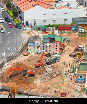Luftbild der Baustelle an der Straße von Singapur Verpflegung im sonnigen Tag Stockfoto