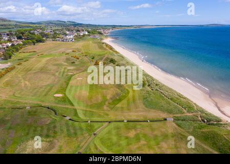 Luftaufnahme des Lundin Links Golfplatzes in Fife, Schottland, Großbritannien, Kurs wegen Covid-19 Sperrung geschlossen Stockfoto