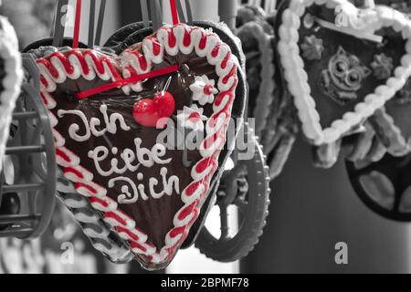 Lebkuchenherz mit der Inschrift I love you Stockfoto
