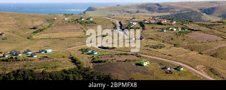 Ländliche afrikanische Landschaft mit Hütten und Siedlungen, transkei, Ostkap Stockfoto