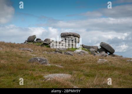 Showery Tor ist eine natürliche Felsformation auf Bodmin Moor in Cornwall, Großbritannien. Stockfoto