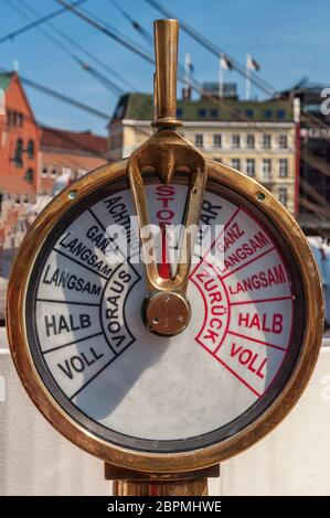 Maschinentelegraph auf einem Segelschiff Stockfoto