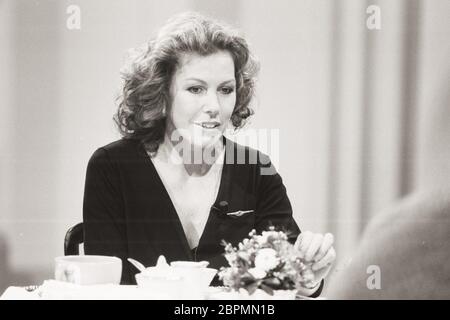 WDR - TV-Show Mensch Meier // 25.03.1988 - auf dem Bild ist die deutsch-österreichische Schauspielerin Gaby Dohm in der Fernsehsendung Mensch Meier in den 80er zu sehen. Stockfoto