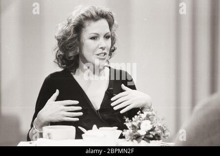 WDR - TV-Show Mensch Meier // 25.03.1988 - auf dem Bild ist die deutsch-österreichische Schauspielerin Gaby Dohm in der Fernsehsendung Mensch Meier in den 80er zu sehen. Stockfoto