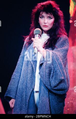 Kate Bush - Peter's Pop Show - 1985 - Kate Bush performt in der ZDF Sendung 'Peter's Pop Show' am 30.11.1985 Ihren Song 'Running Up That Hill' Stockfoto