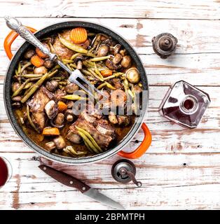 Kochen Eintopf Fleisch in Burgund oder Beef Bourguignon. Französische Küche Stockfoto