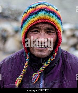 Nomads Lächeln in Ladakh, Indien - das Leben eines Nomaden kann nur verstanden werden, wenn man die Nöte selbst erlebt. Dinge, die sie durchmachen mussten. Stockfoto