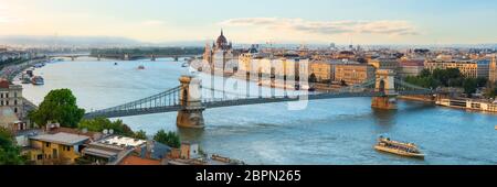 Im Sommer abends über Sehenswürdigkeiten in Budapest, Ungarn Stockfoto