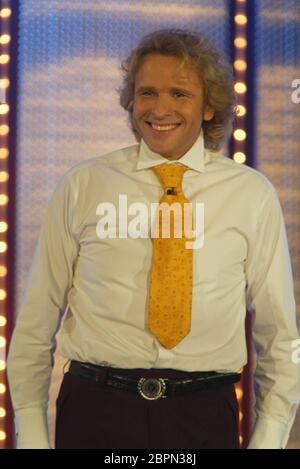 TV-Show 'Wetten, dass..?' Ausgabe 138 vom 09.11.2002 - die erfolgreichsten und größte Unterhaltungsshow Europas mit nationalen und internationalen prominenten Gästen und dem Moderator Thomas Gottschalk. Proben. Stockfoto